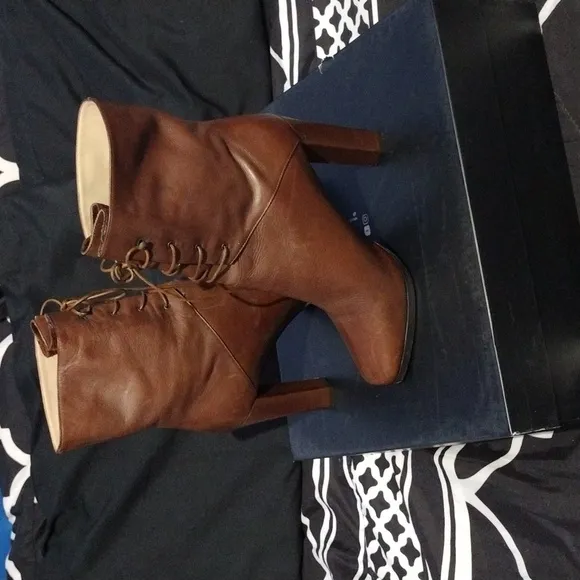 🇮🇹 DVF Paden Leather Boots