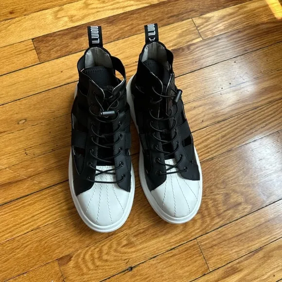 ★ NWOT Fessura Edge Open High-Top Sneakers - Black/White ★