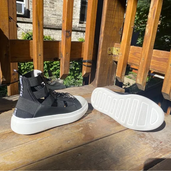 ★ NWOT Fessura Edge Open High-Top Sneakers - Black/White ★