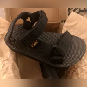 🌟 NWT🌟 KID’S BLK TEVA SANDALS! Sz 9🎊