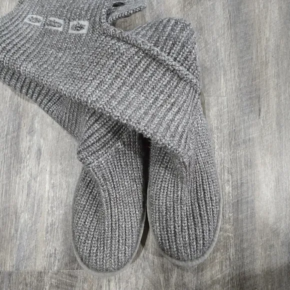 🐢 UGG | Classic Cardy Sweater Knit Boots Size 8
