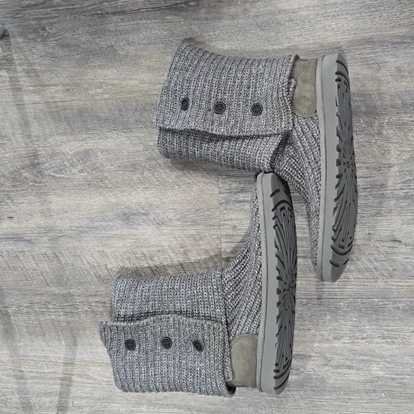 🐢 UGG | Classic Cardy Sweater Knit Boots Size 8