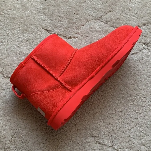 🆕 UGG Classic Mini II Boot Bright ‘Cherry Pie’ Red (S/N 1017715K), EU 37