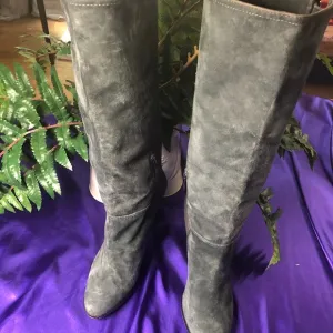 💎 Vince Camuto Beautiful Suede Boots