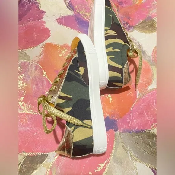 🛍️ Women’s  Natural Breeze Dale  Silver Metallic fashion Sneaker Size: 8 1/2💥