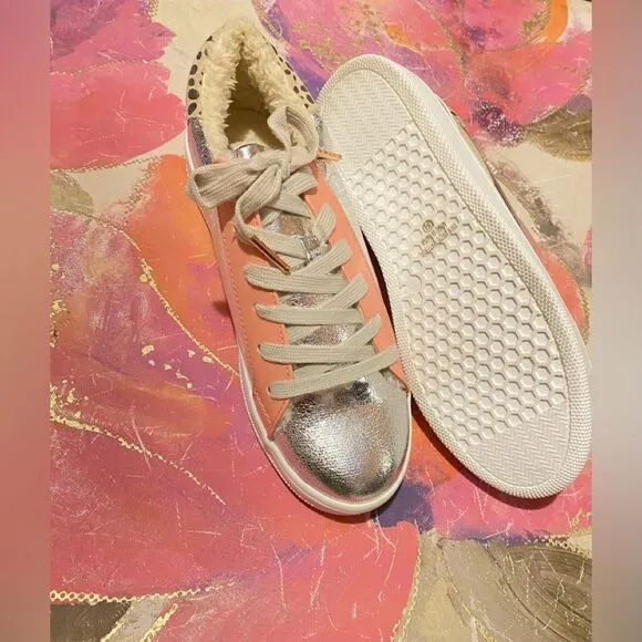 🛍️ Women’s  Natural Breeze Dale  Silver Metallic fashion Sneaker Size: 8 1/2💥