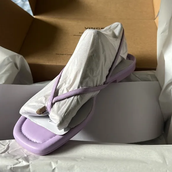 1 hour sale. Vince, leather Denna Flat Sandals, Violet 💜🎉 Host pick July 2024!