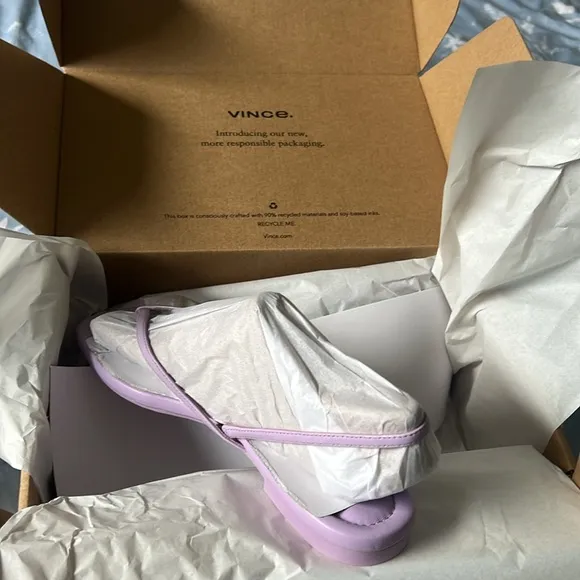 1 hour sale. Vince, leather Denna Flat Sandals, Violet 💜🎉 Host pick July 2024!
