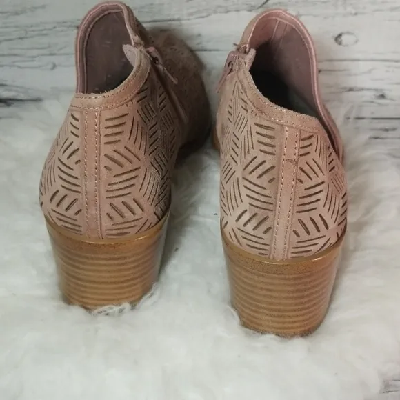 1. State Iddah perforated cutaway leather slip on ankle boots booties heels sz 9