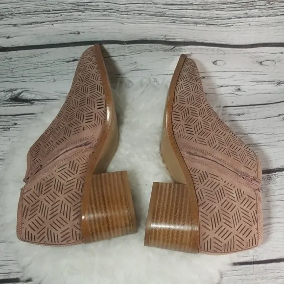 1. State Iddah perforated cutaway leather slip on ankle boots booties heels sz 9