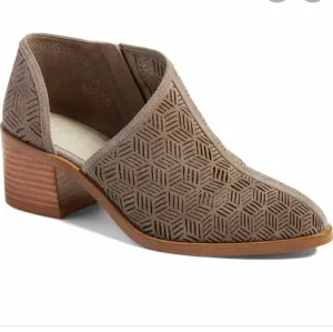 1. State Iddah perforated cutaway leather slip on ankle boots booties heels sz 9