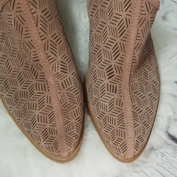 1. State Iddah perforated cutaway leather slip on ankle boots booties heels sz 9