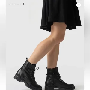 $269 Saint   Sofia Noho Boot -Black Combat Moto Boots Size 7