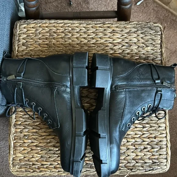 $269 Saint   Sofia Noho Boot -Black Combat Moto Boots Size 7