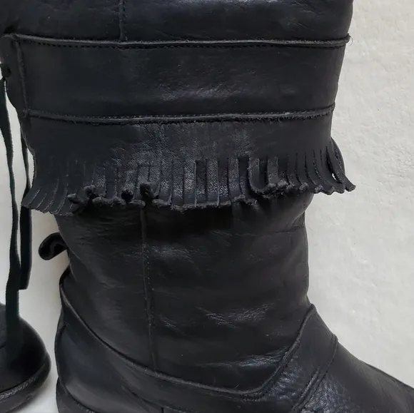 70s Vintage Black Leather Bold Fringe Round Toe Sherpa Lined Mukluk Boots 9