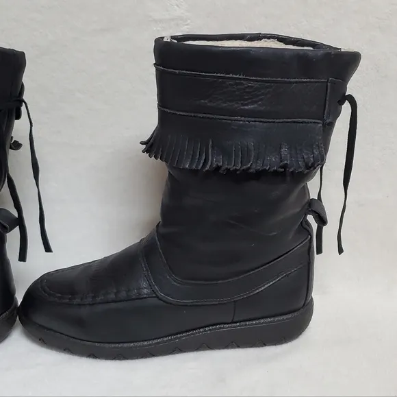 70s Vintage Black Leather Bold Fringe Round Toe Sherpa Lined Mukluk Boots 9