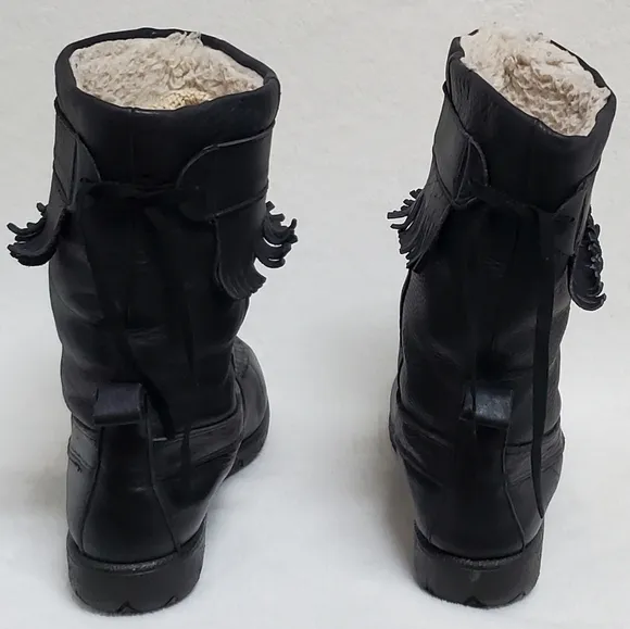 70s Vintage Black Leather Bold Fringe Round Toe Sherpa Lined Mukluk Boots 9