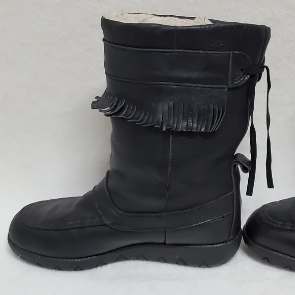 70s Vintage Black Leather Bold Fringe Round Toe Sherpa Lined Mukluk Boots 9