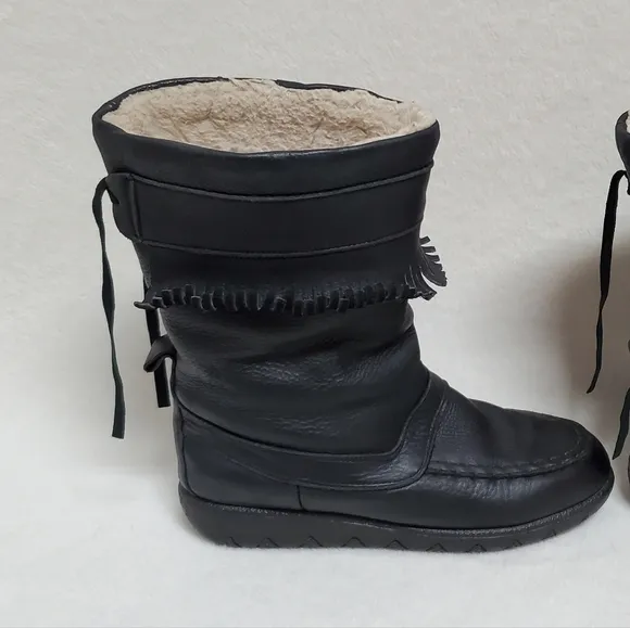 70s Vintage Black Leather Bold Fringe Round Toe Sherpa Lined Mukluk Boots 9