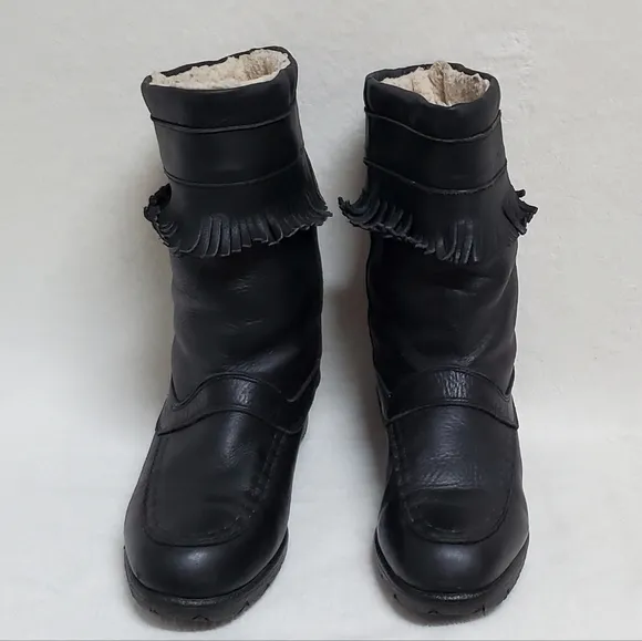 70s Vintage Black Leather Bold Fringe Round Toe Sherpa Lined Mukluk Boots 9