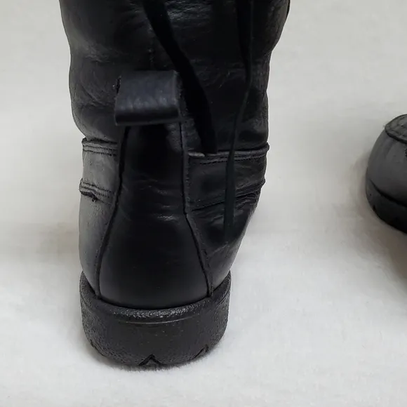 70s Vintage Black Leather Bold Fringe Round Toe Sherpa Lined Mukluk Boots 9