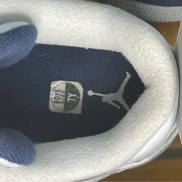 7y “Midnight Navy” Jordan 4 Retro