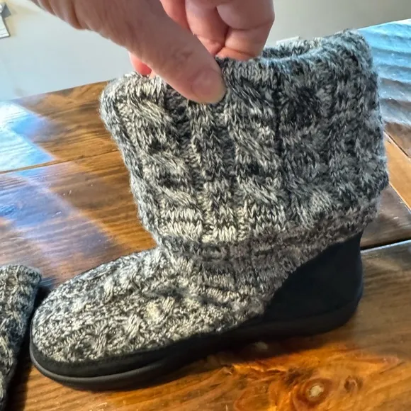Abeo Knit &amp; suede boots. New without box never worn. Size 6 black/gray