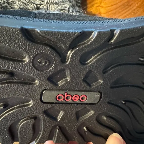 Abeo Knit &amp; suede boots. New without box never worn. Size 6 black/gray