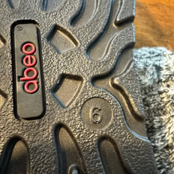 Abeo Knit &amp; suede boots. New without box never worn. Size 6 black/gray