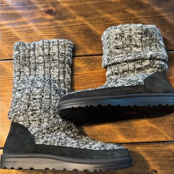 Abeo Knit &amp; suede boots. New without box never worn. Size 6 black/gray