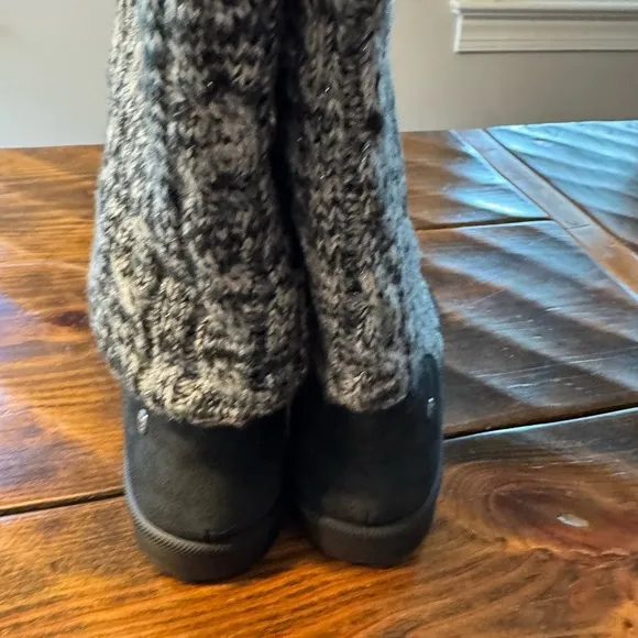 Abeo Knit &amp; suede boots. New without box never worn. Size 6 black/gray