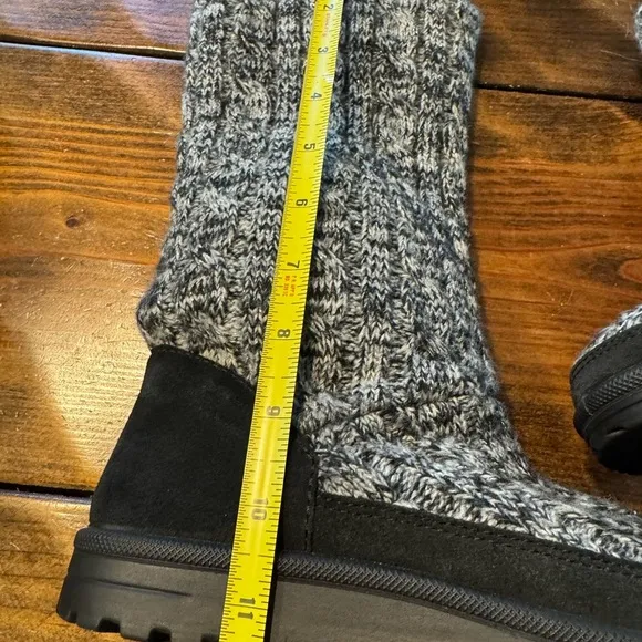 Abeo Knit &amp; suede boots. New without box never worn. Size 6 black/gray