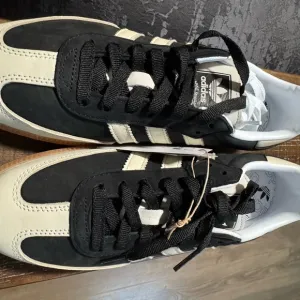Adidas Men's Black and Cream Sneakers