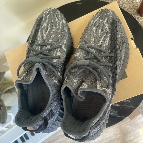 Adidas Men's Yeezy Boost 350 V2 Sneakers Grey US 11