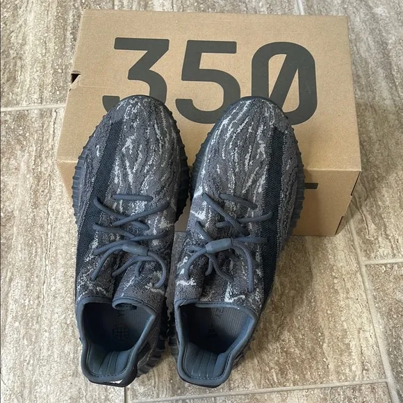 Adidas Men's Yeezy Boost 350 V2 Sneakers Grey US 11