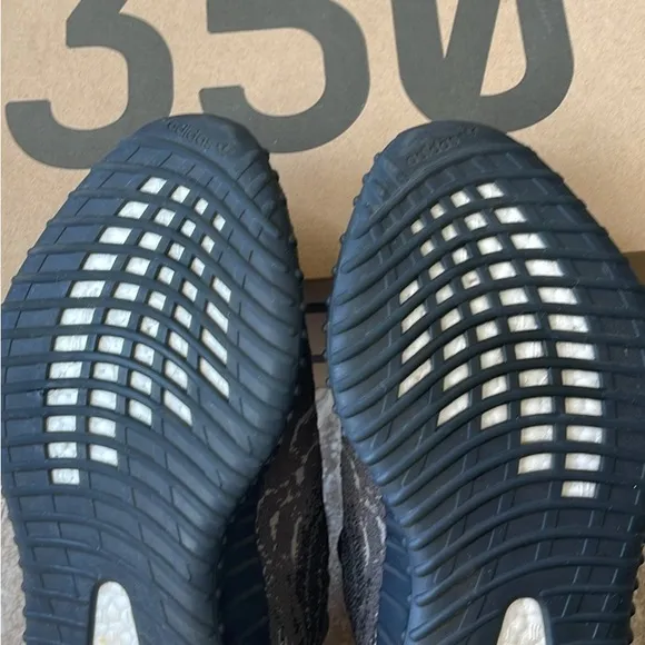 Adidas Men's Yeezy Boost 350 V2 Sneakers Grey US 11