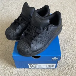 Adidas Originals Superstar Shell Toe Black Youth Sneakers FU7715 Size 12