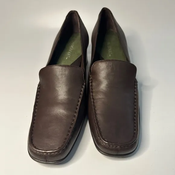 Aerosoles “Barrel of Fun” heeled loafers Womens Size 11 B Coffee Leather Brown