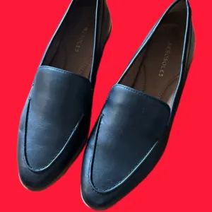 AEROSOLES Black Leather Loafers