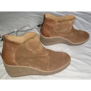 Aetrex Boots Womens 10 Brown Kara Suede Leather Wedge Ankle Bootie Wrinkle WB102
