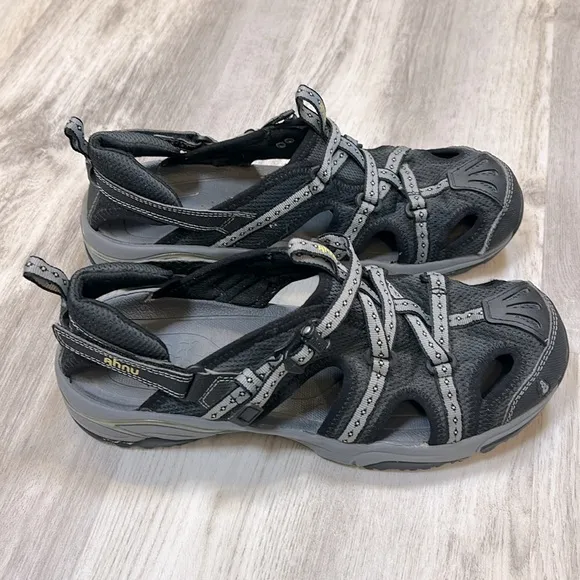 AHNU by Teva Waterproof Water Shoes Outdoor Gorpcore Hiking Sandals / Women’s 10