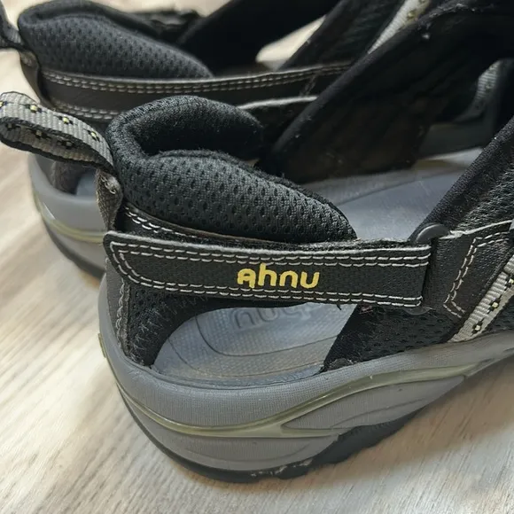 AHNU by Teva Waterproof Water Shoes Outdoor Gorpcore Hiking Sandals / Women’s 10