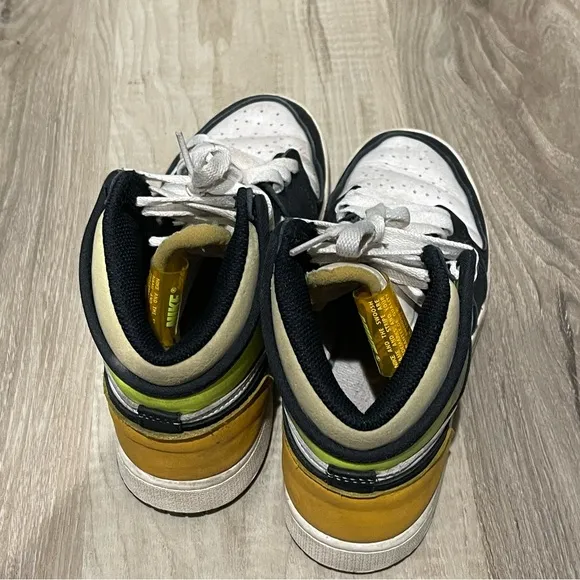 Air Jordan 1 Nike retro high OG Volt white mid‎ sneakers youth size 4.5