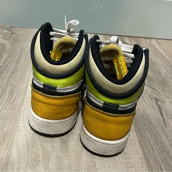 Air Jordan 1 Nike retro high OG Volt white mid‎ sneakers youth size 4.5