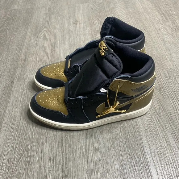 Air Jordan 1 Retro Hi OG Black Gold Mens Shoe Size 8 Gold DZ5485-071 NWT