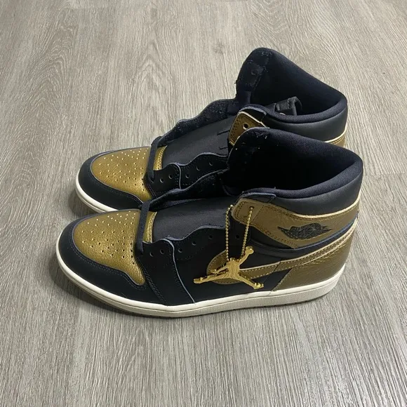 Air Jordan 1 Retro Hi OG Black Gold Mens Shoe Size 8 Gold DZ5485-071 NWT
