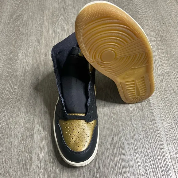 Air Jordan 1 Retro Hi OG Black Gold Mens Shoe Size 8 Gold DZ5485-071 NWT