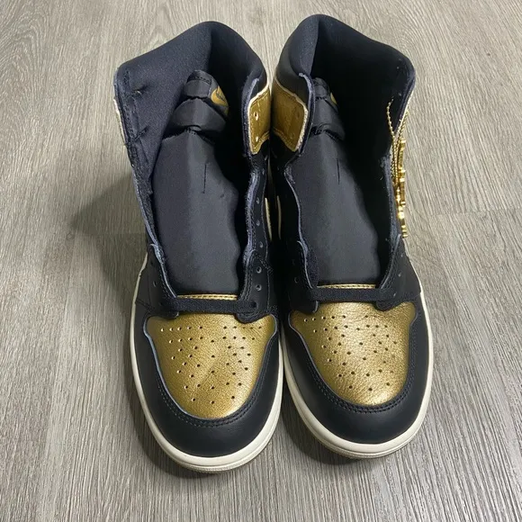 Air Jordan 1 Retro Hi OG Black Gold Mens Shoe Size 8 Gold DZ5485-071 NWT