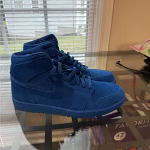 Air Jordan 1 Retro High in Royal Blue