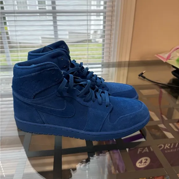 Air Jordan 1 Retro High in Royal Blue